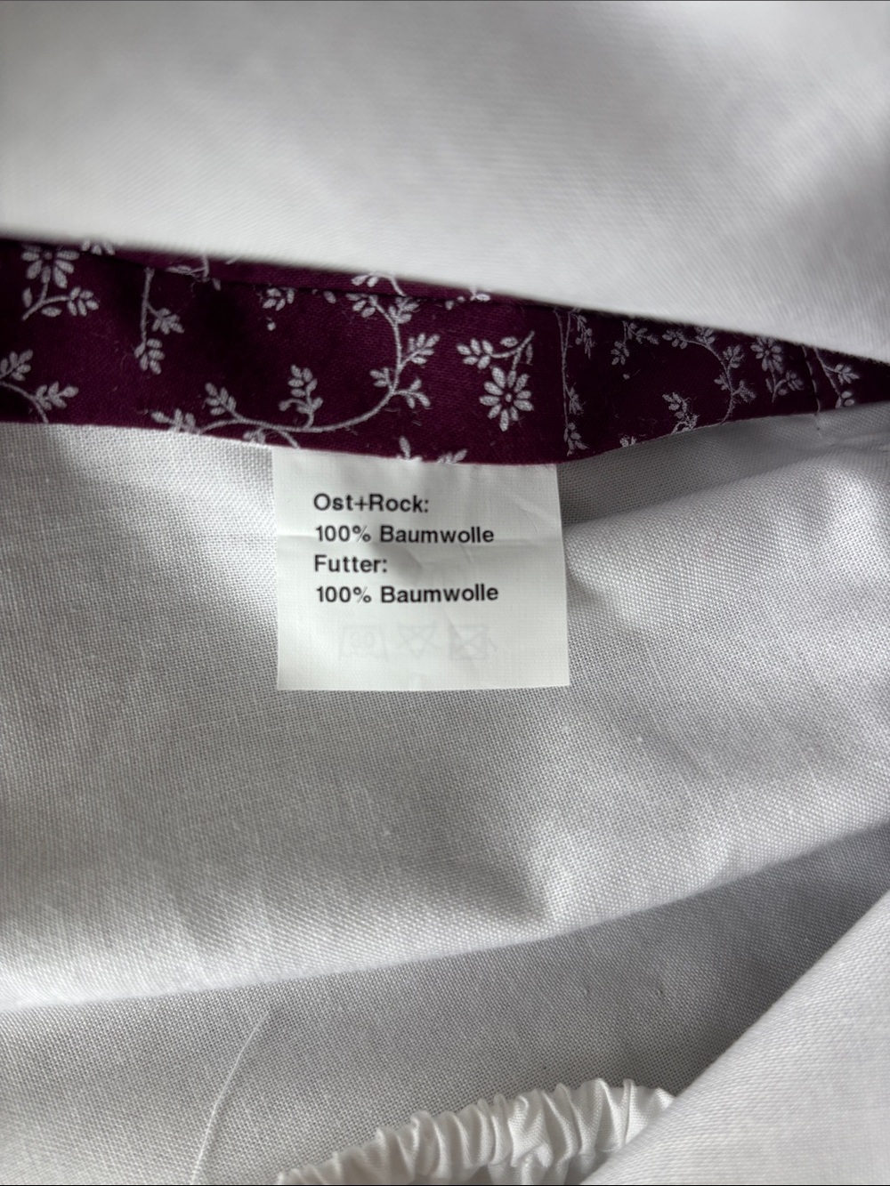 Burgundy Floral Midi Dress with Puff Sleeve Blouse (Traditional Dirndl) - Picture 12 of 13